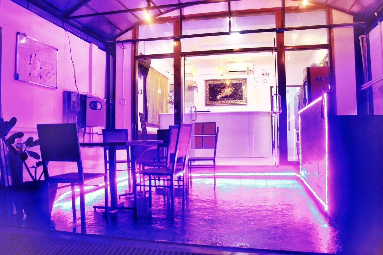 The Lodge Yangon Poshtel Экстерьер фото