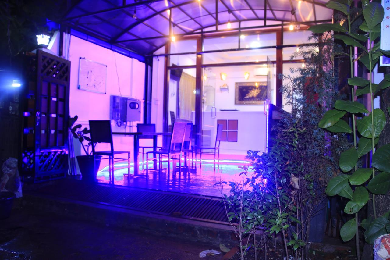 The Lodge Yangon Poshtel Экстерьер фото