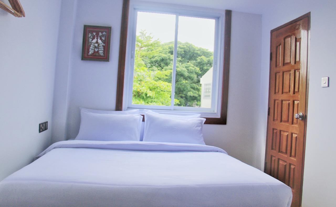 The Lodge Yangon Poshtel Экстерьер фото