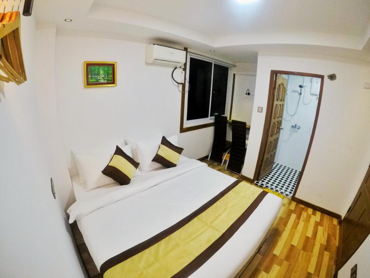 The Lodge Yangon Poshtel Экстерьер фото