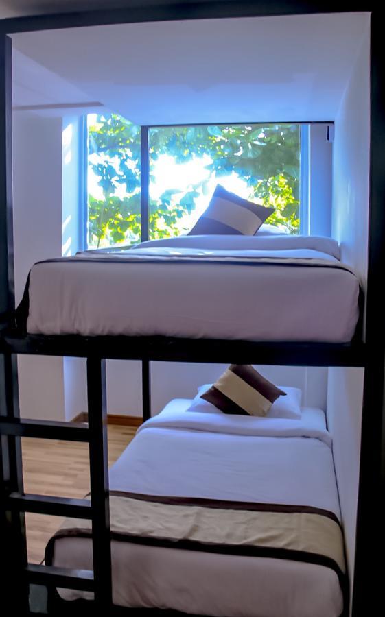 The Lodge Yangon Poshtel Экстерьер фото