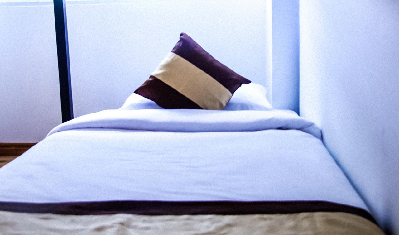 The Lodge Yangon Poshtel Экстерьер фото