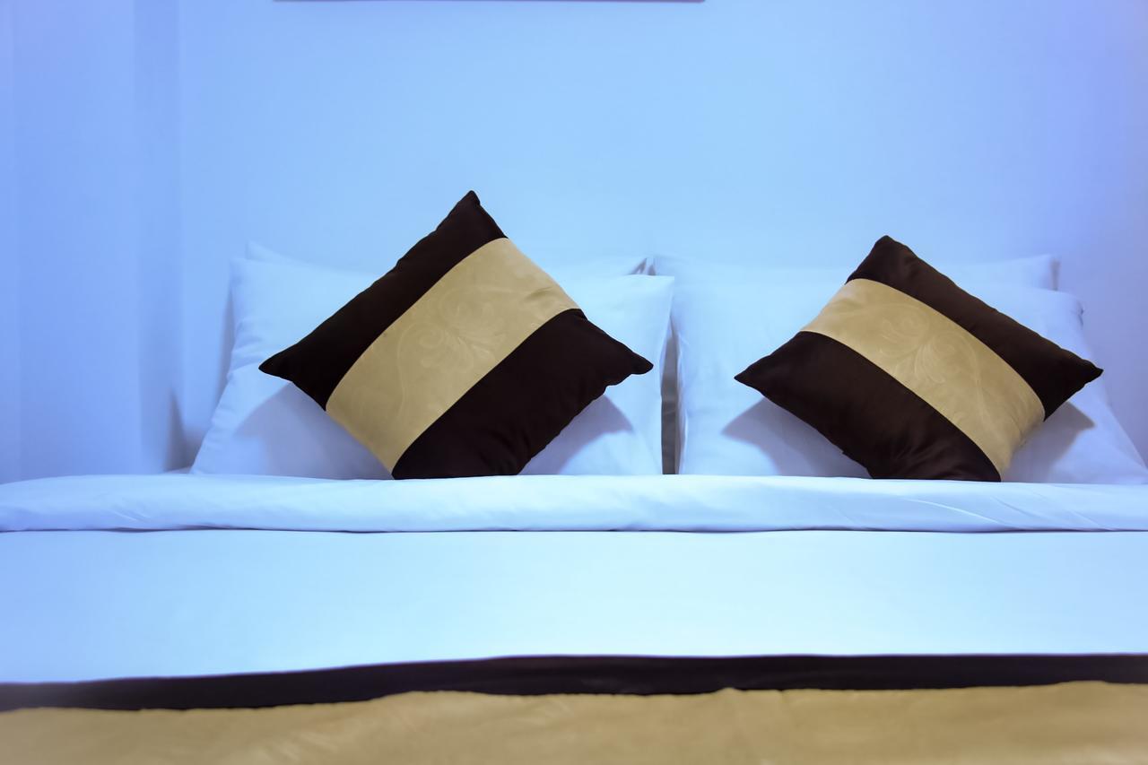The Lodge Yangon Poshtel Экстерьер фото