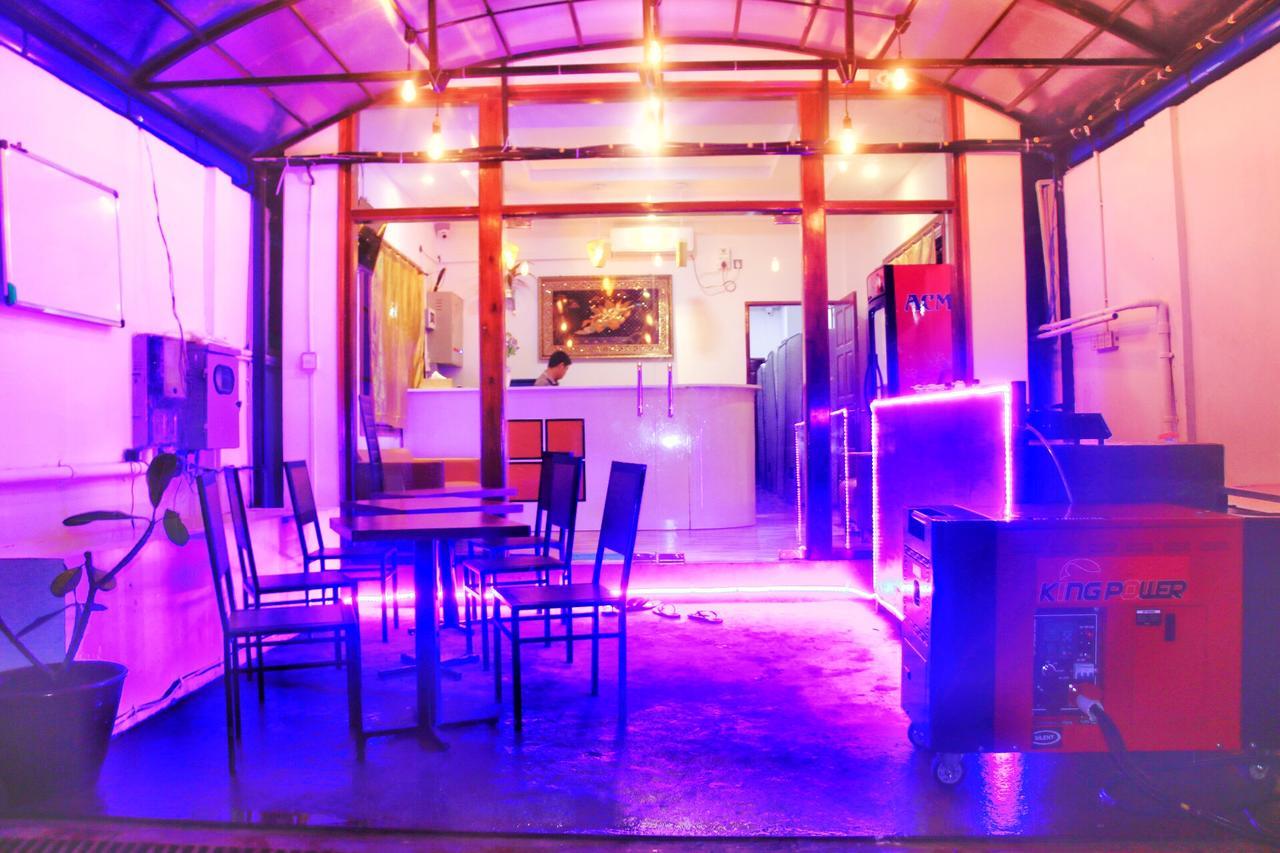 The Lodge Yangon Poshtel Экстерьер фото