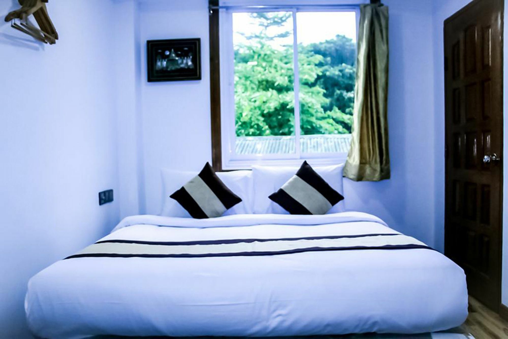 The Lodge Yangon Poshtel Экстерьер фото
