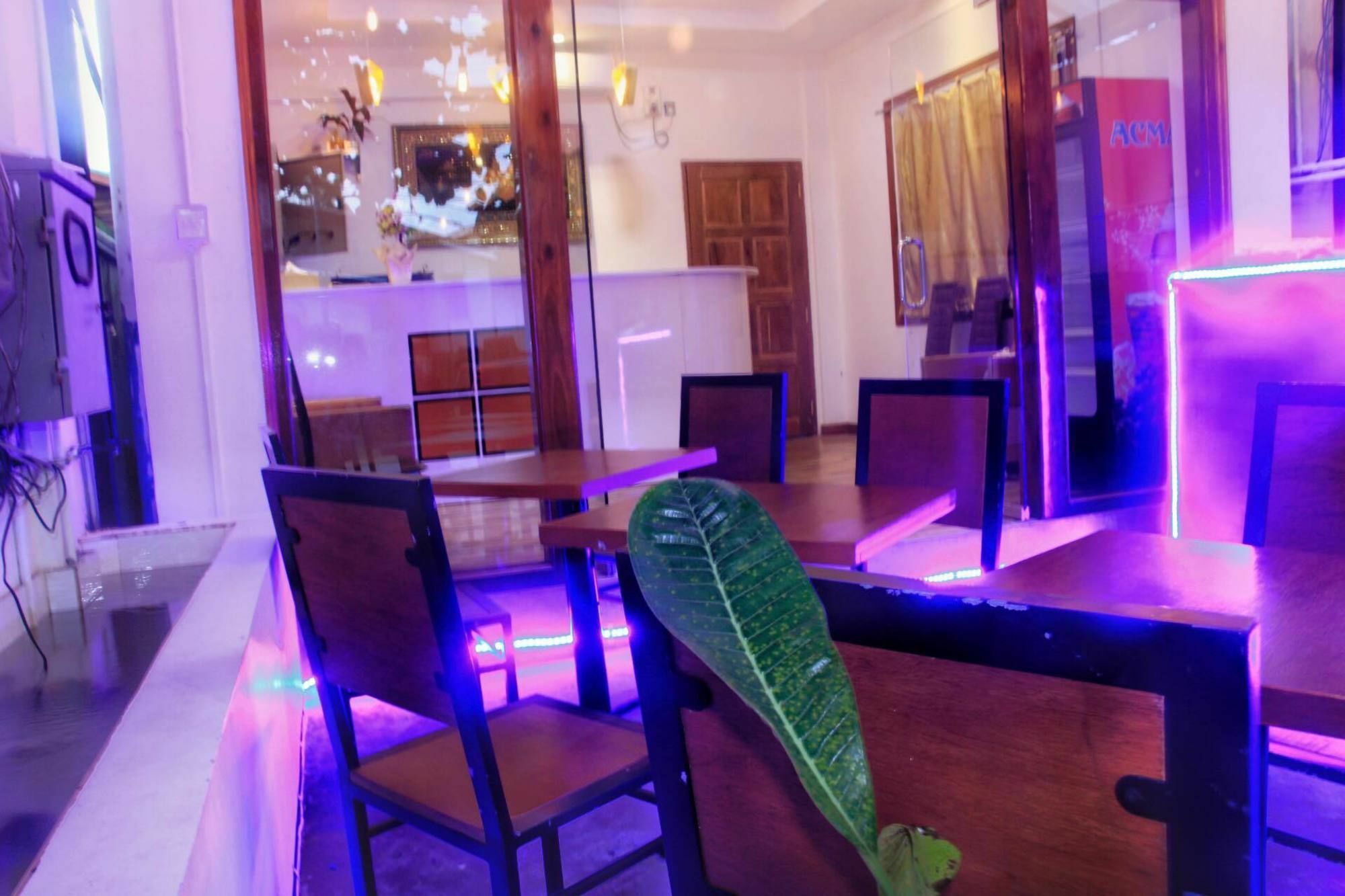 The Lodge Yangon Poshtel Экстерьер фото